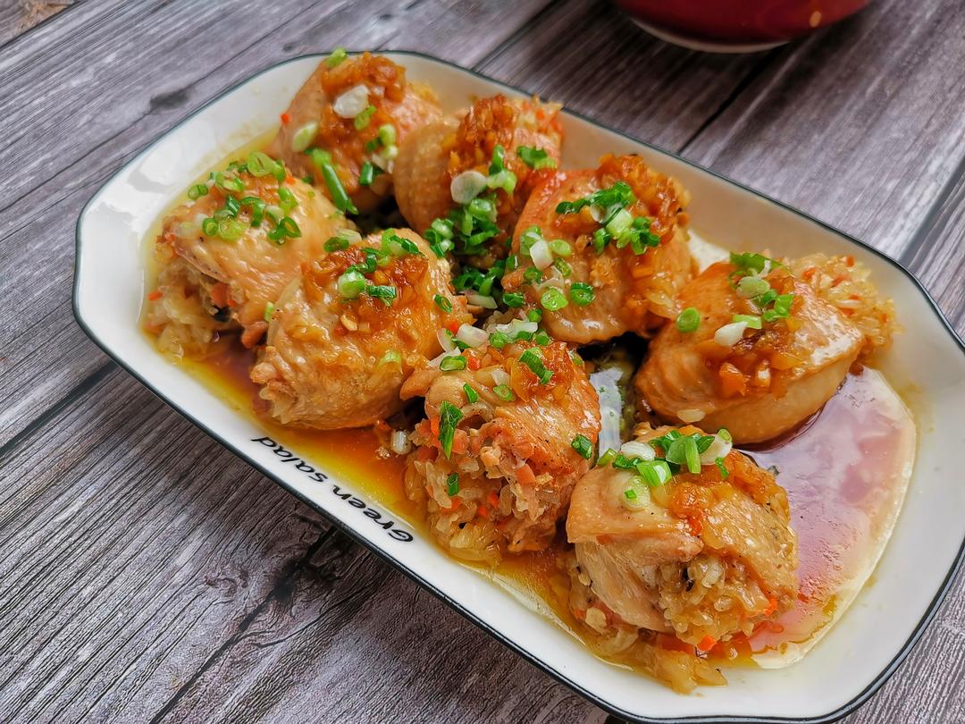 鸡翅包饭究竟有多好吃？完胜饭店的红烧鸡翅，口感鲜嫩不用吐骨头的做法