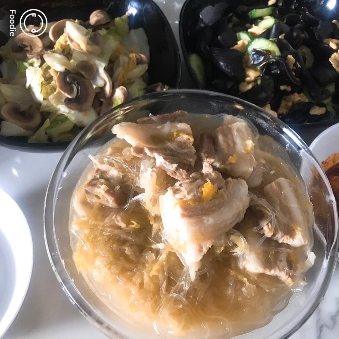 东北酸菜烩白肉粉条