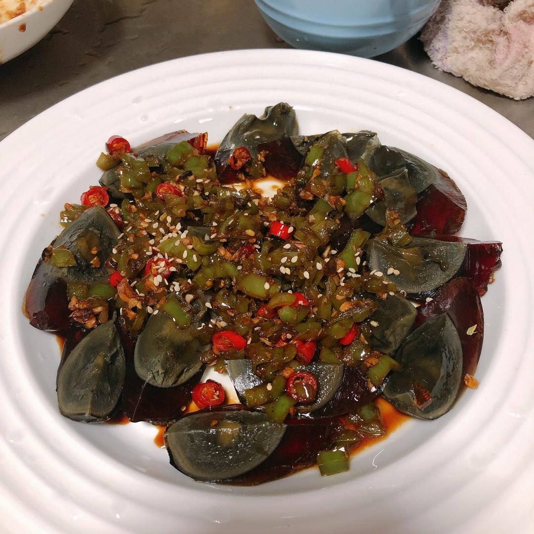 好吃又易做的青椒皮蛋