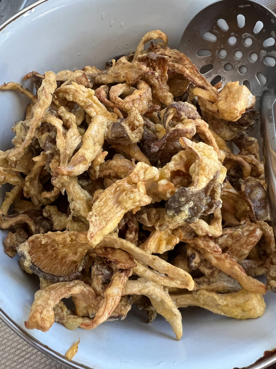 干炸蘑菇的做法，大人小孩都喜欢