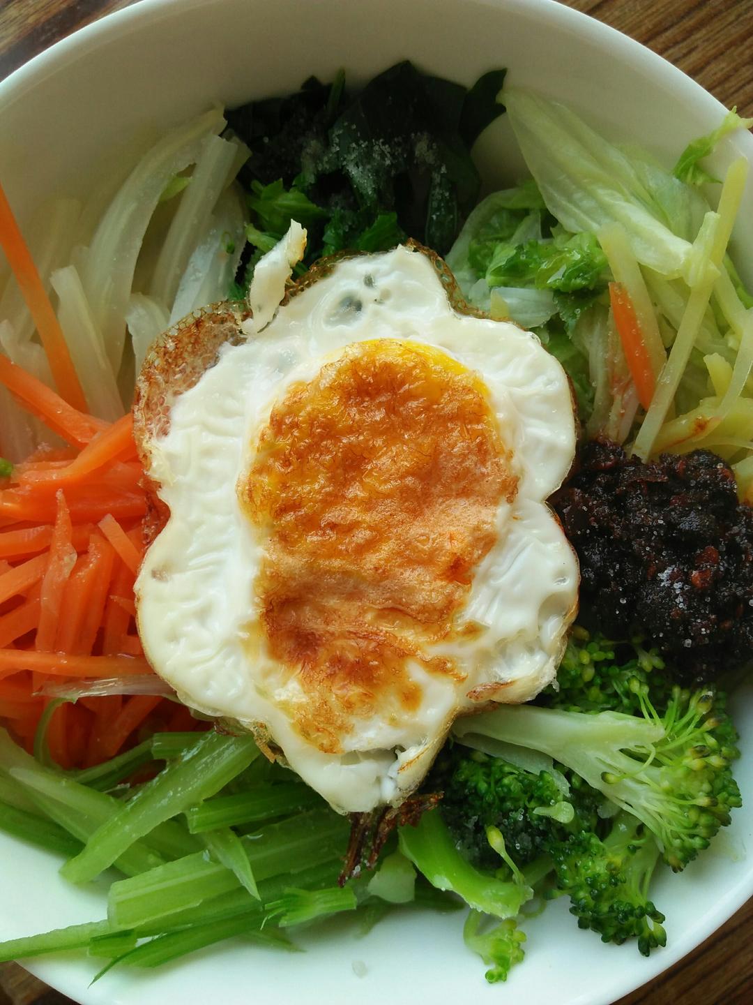 菜比饭多的韩式拌饭