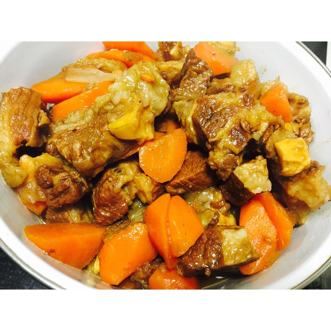 胡萝卜炖牛腩