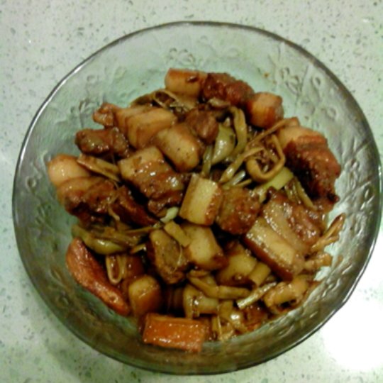 腩仔(五花腩)焖莲藕