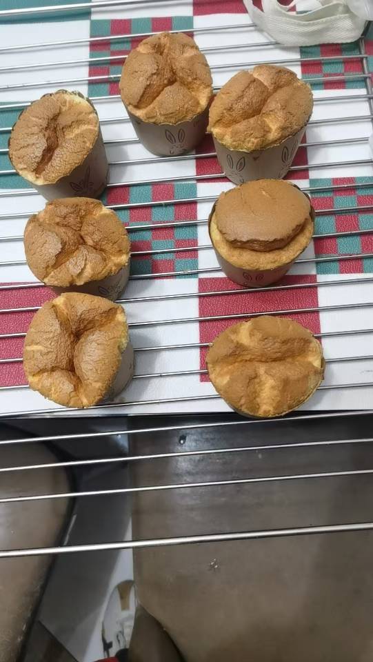 纸杯蛋糕 8寸戚风蛋糕的量