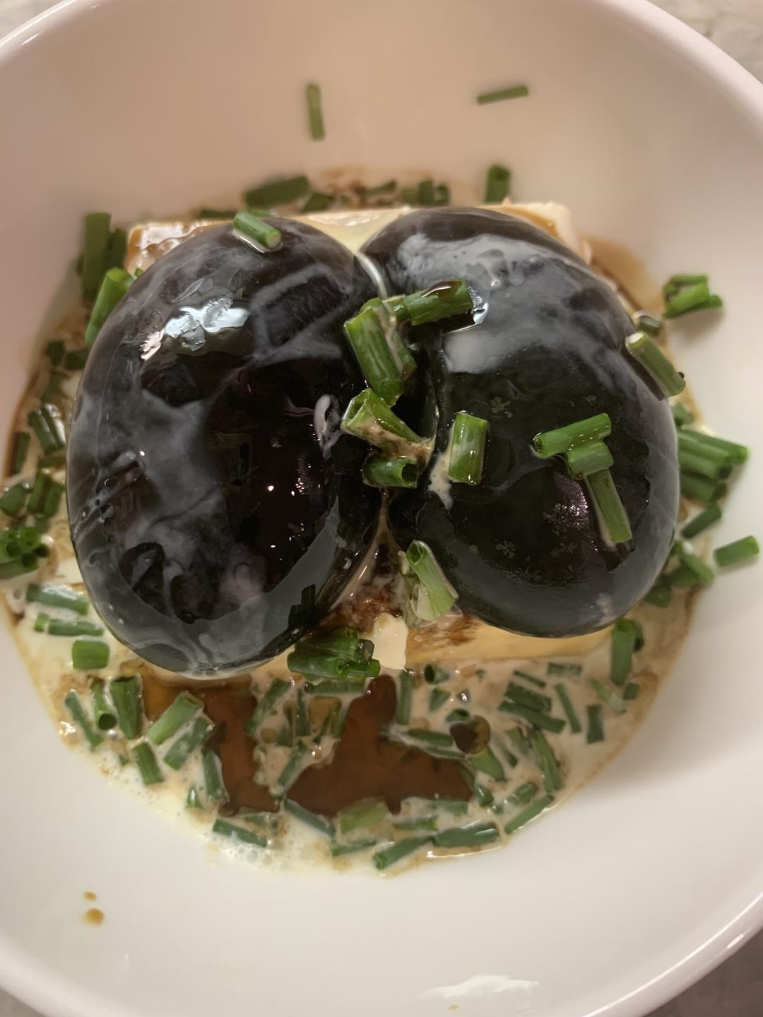 惊喜的奶油皮蛋豆腐的做法