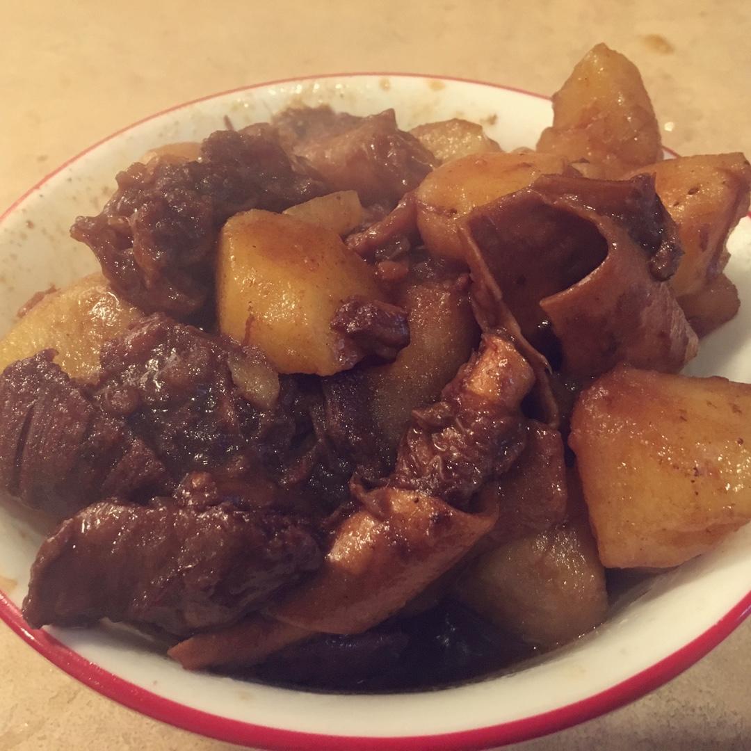 胡萝卜土豆烧牛腩