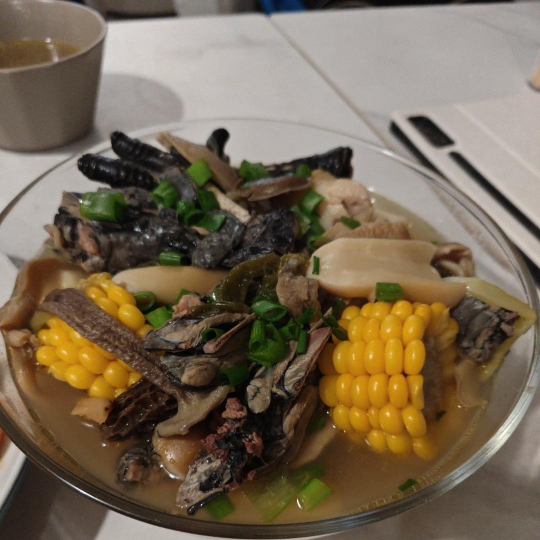 冬日滋补香菇山药乌鸡汤