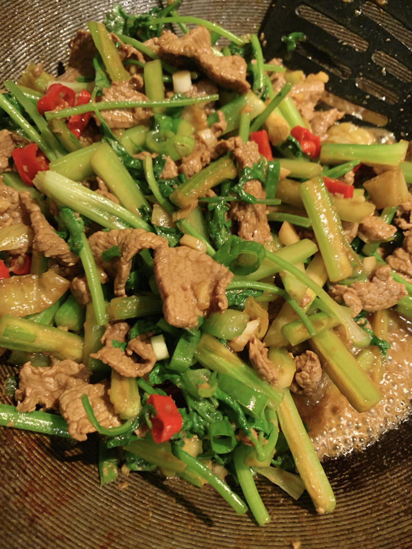 〈小炒黄牛肉〉，这个太好吃了。欣小厨 😉