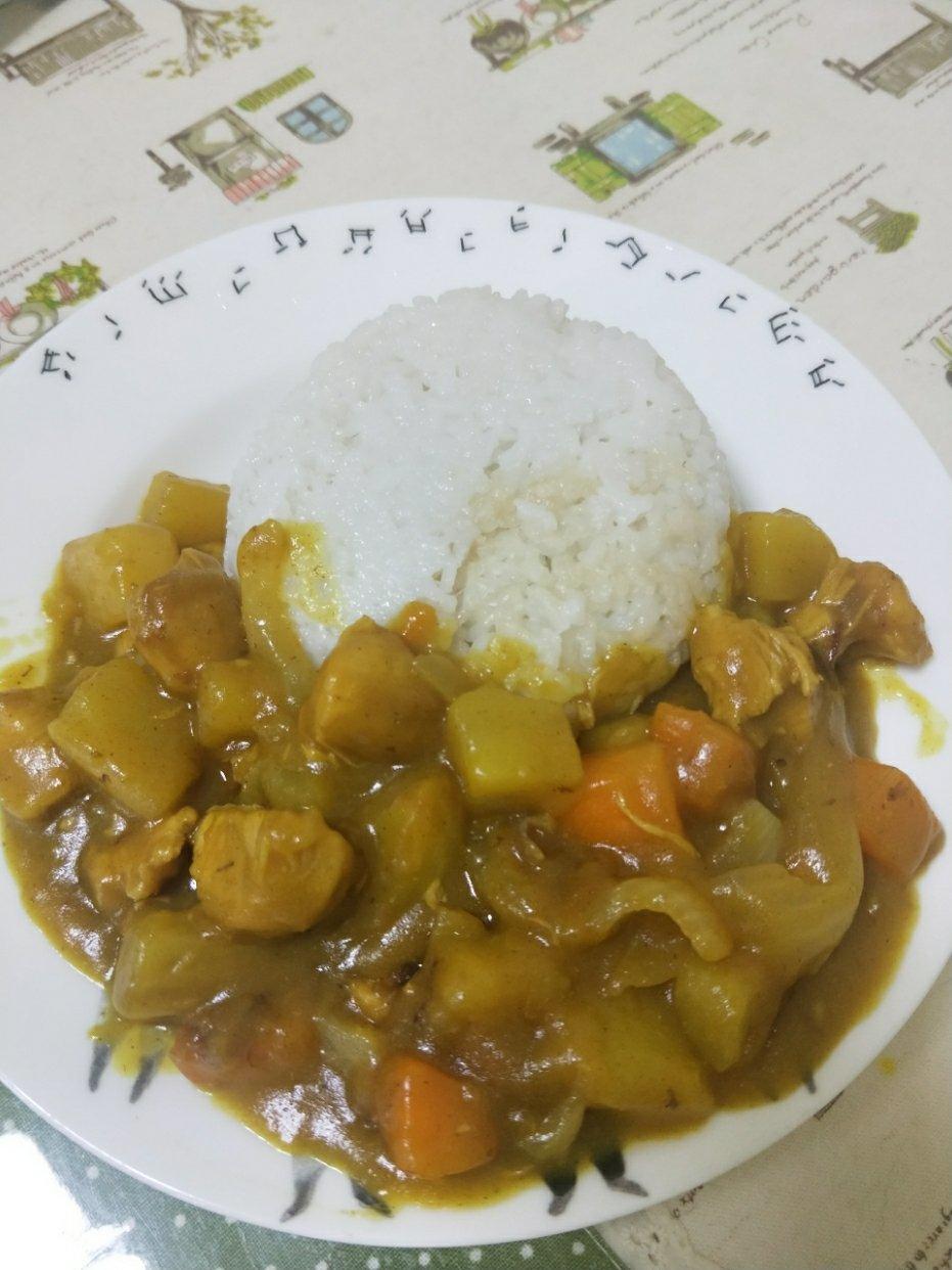 土豆咖喱鸡肉饭