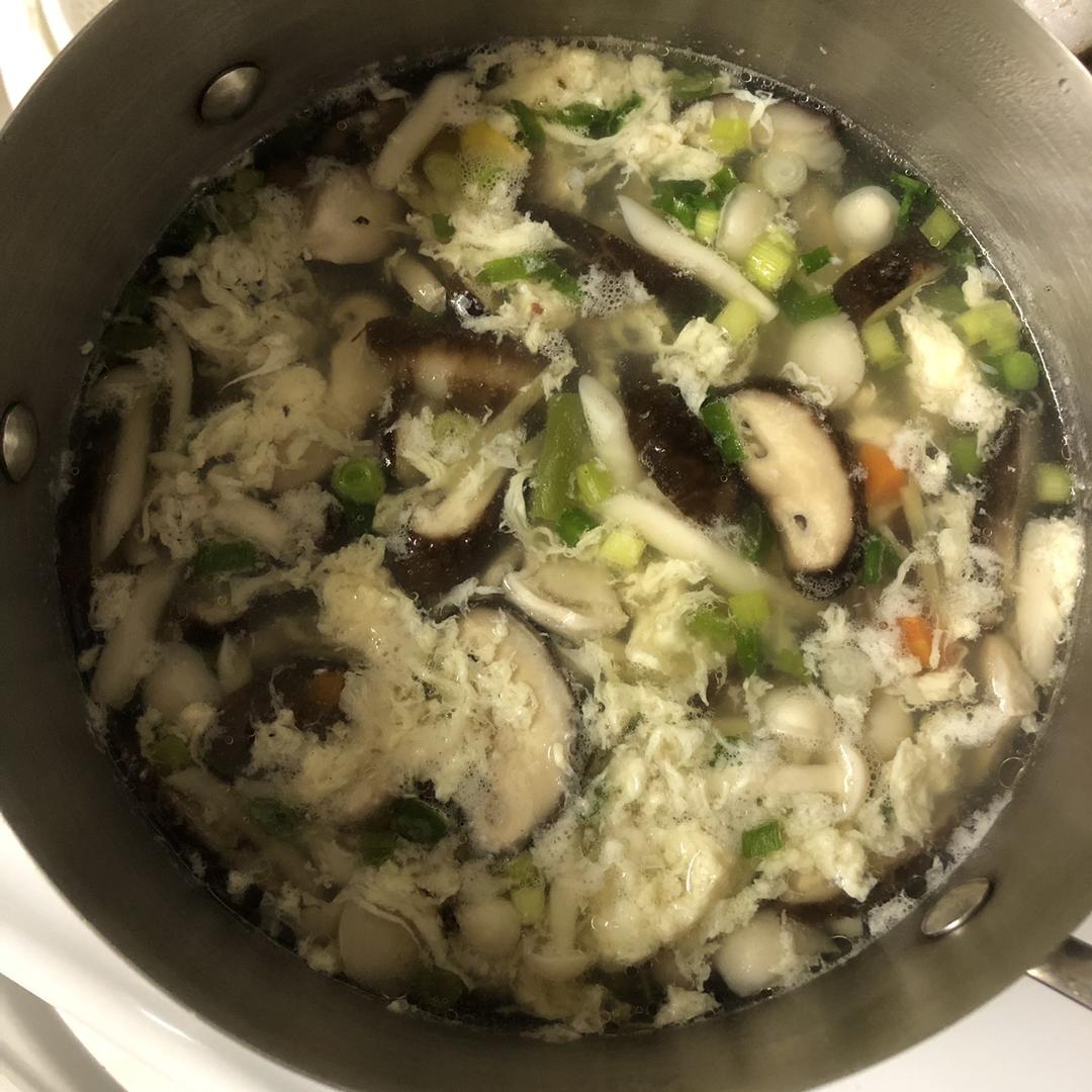 鲜掉眉毛的菌菇汤