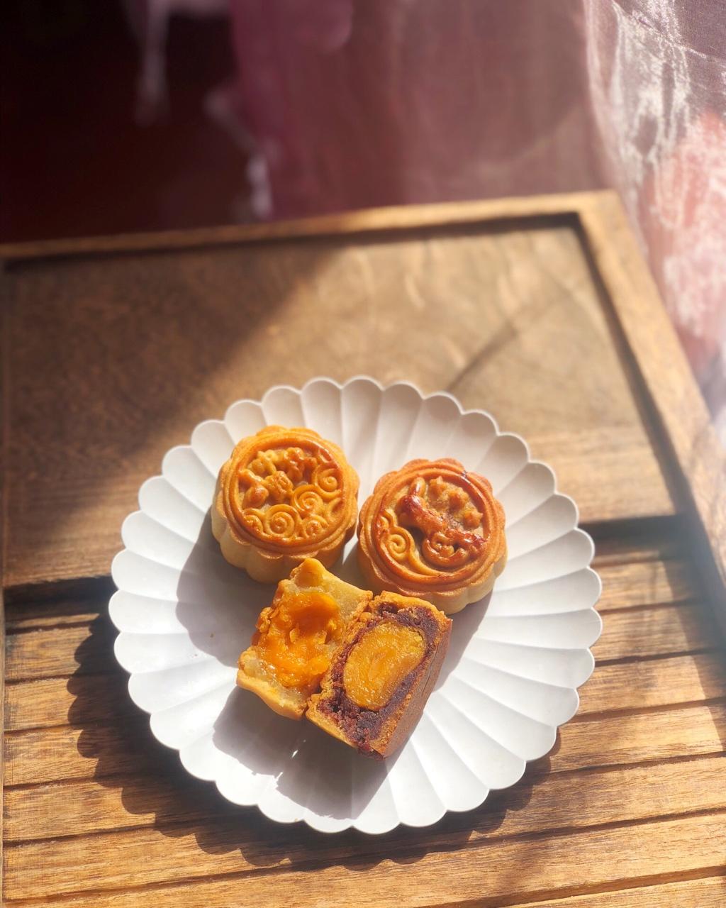 广式蛋黄莲蓉月饼