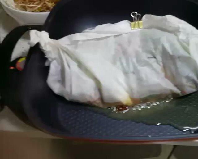 蒜香纸包鱼的做法