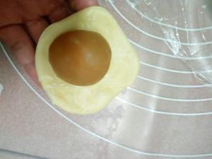 黃油版蛋黄酥的做法 步骤12