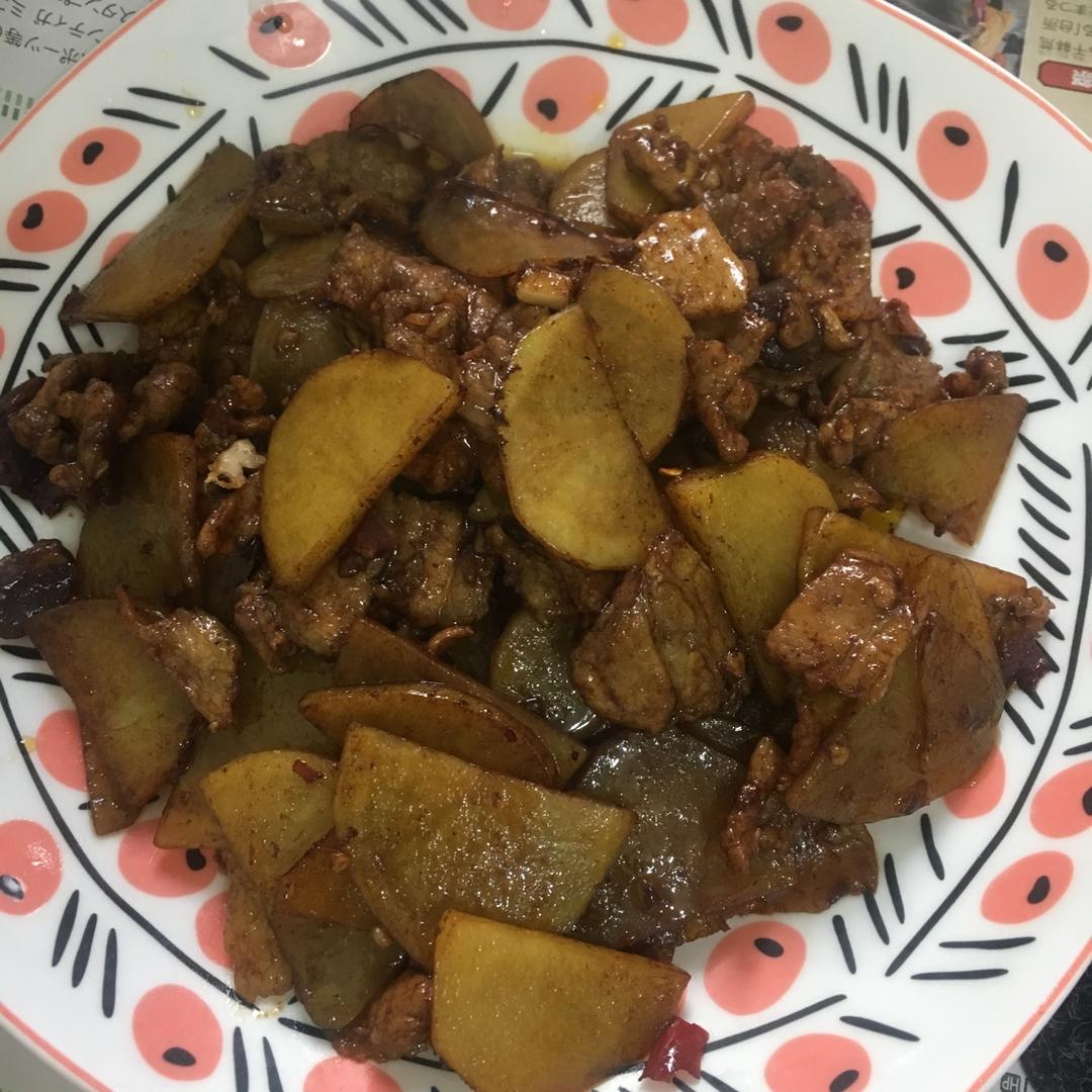 五花肉干煸土豆片