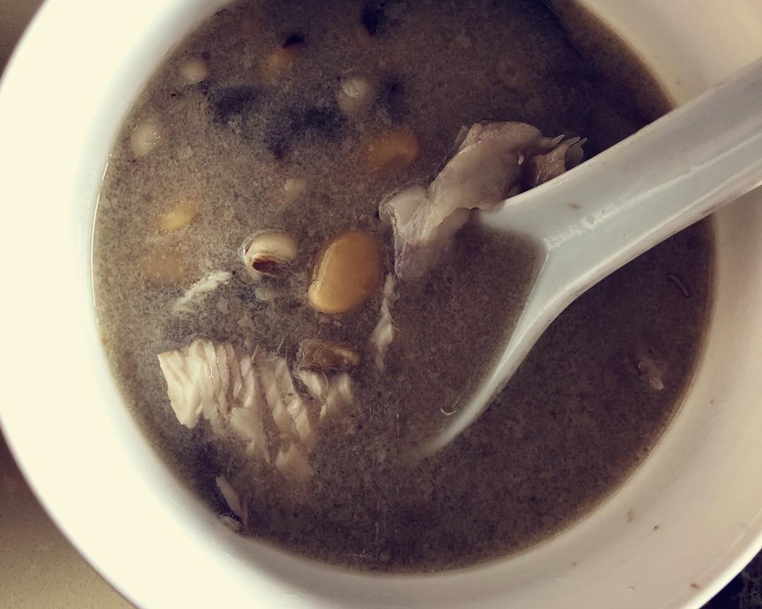 鲩鱼尾眉豆祛湿汤的做法