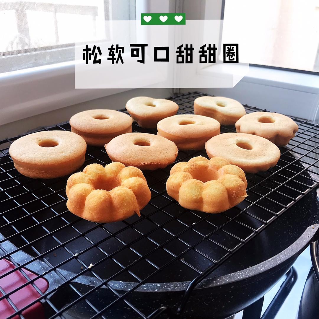 松软可口甜甜圈