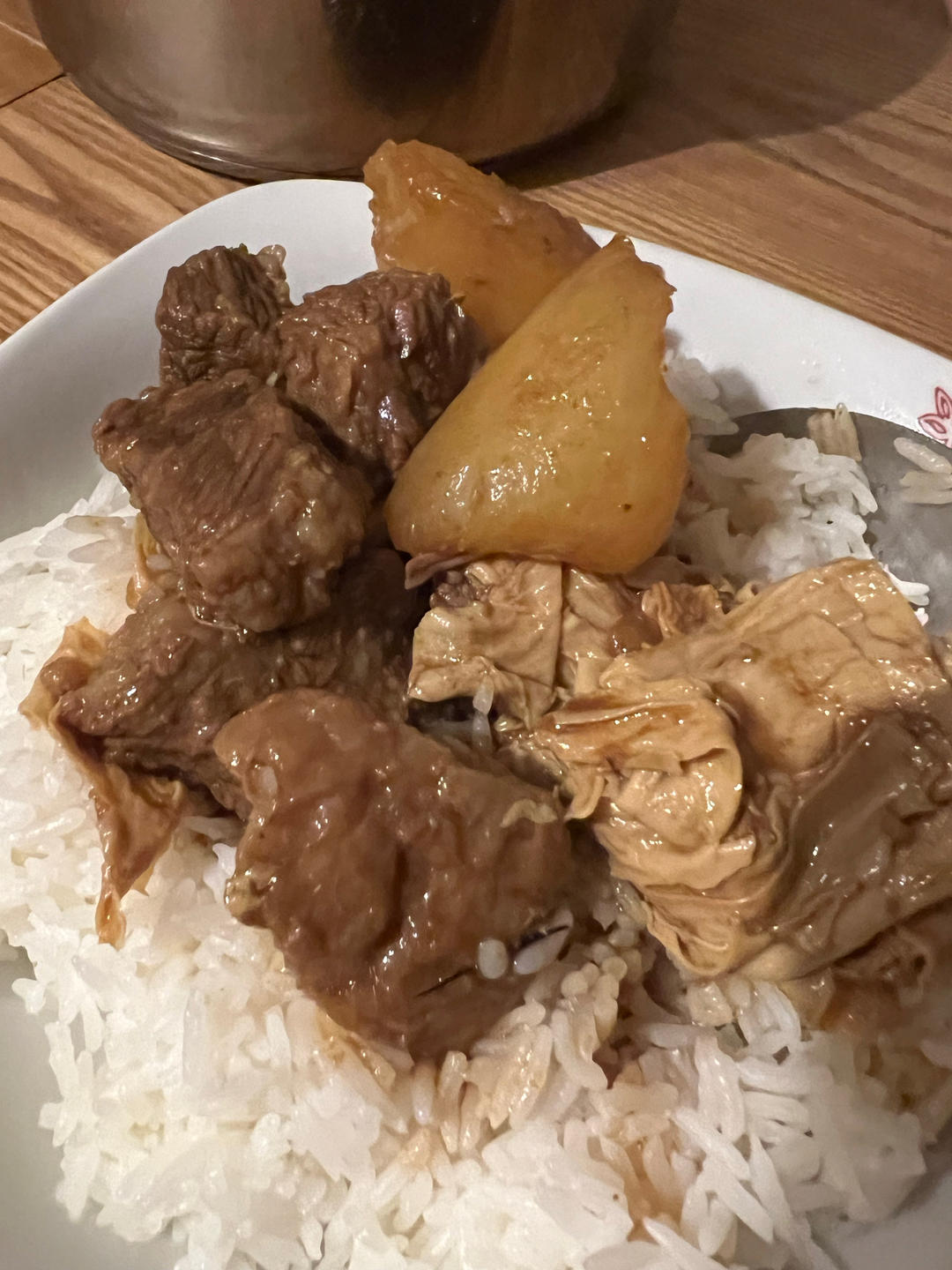 广式萝卜牛腩煲