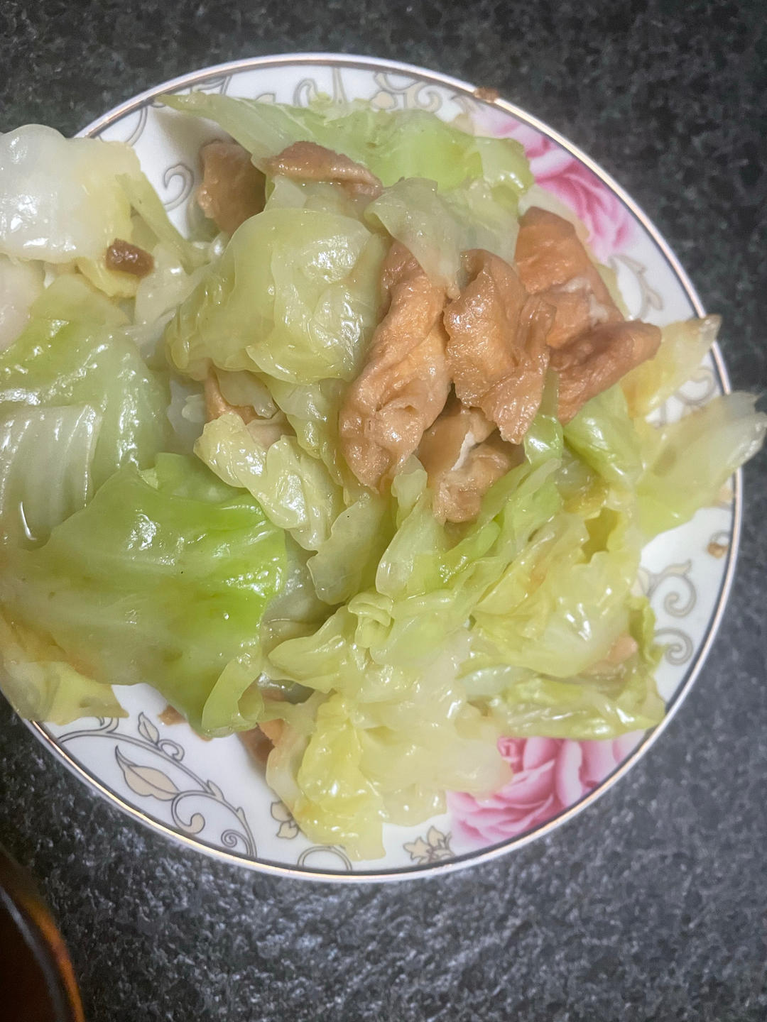 懒人超简单好吃卷心菜炒面筋