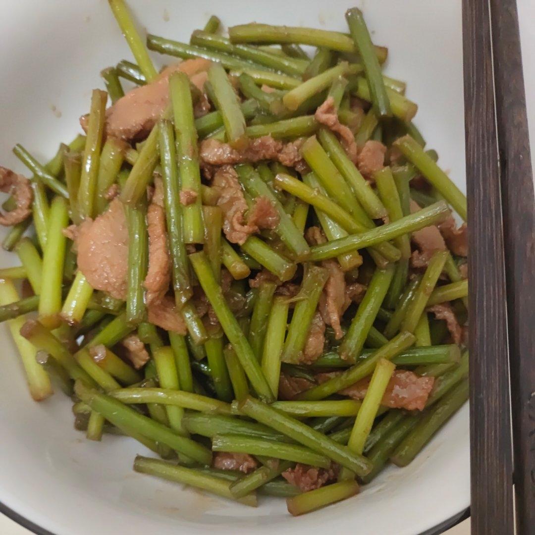 简单易做的下饭菜－蒜苔炒肉