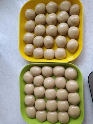 广式蛋黄莲蓉月饼的做法 步骤3