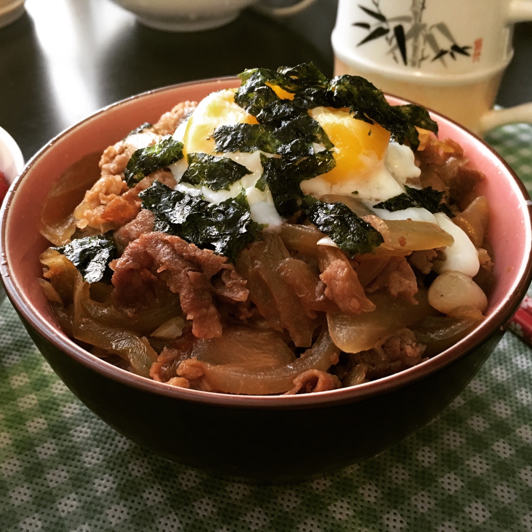 【温泉蛋牛肉盖饭】