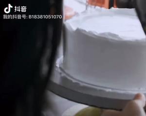 生日蛋糕抹面装饰的做法 步骤1