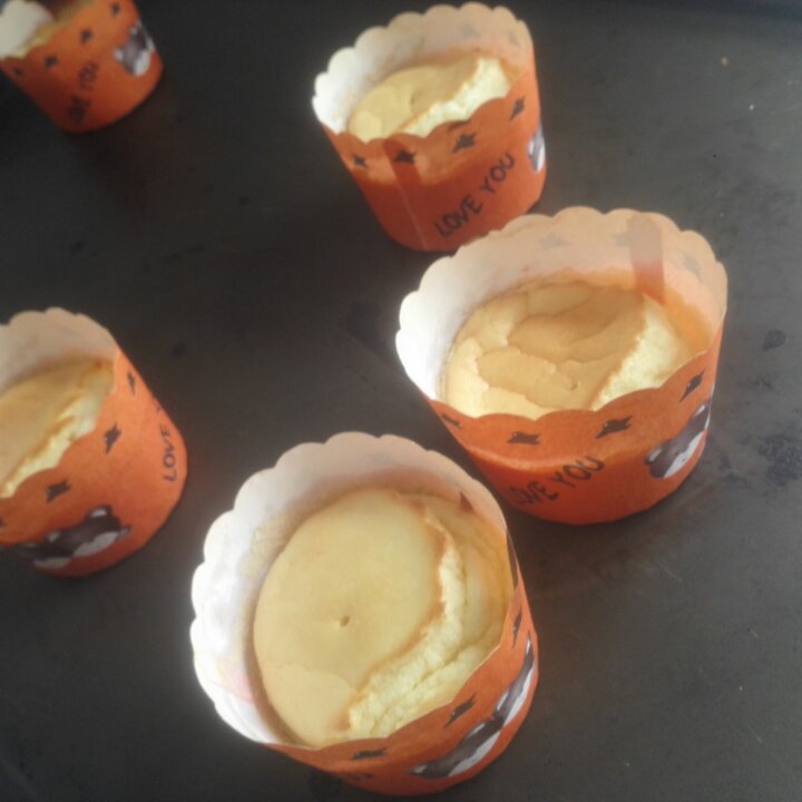 戚风杯子蛋糕^_^不开裂不回缩喔～