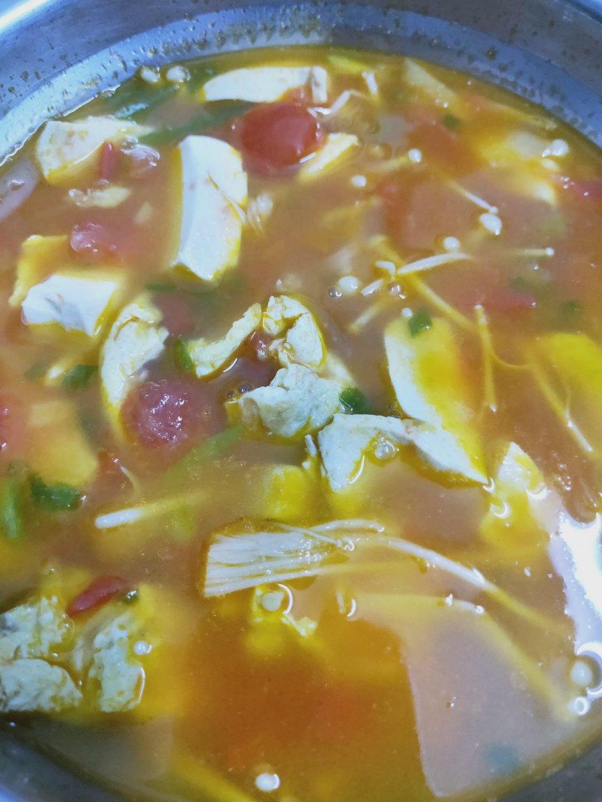 西红柿菌菇豆腐汤