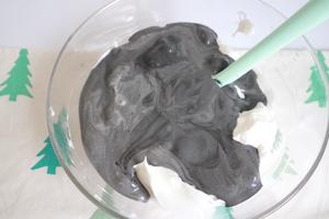 fluff棉花糖—竹炭覆盆子奶冻卷的做法 步骤19