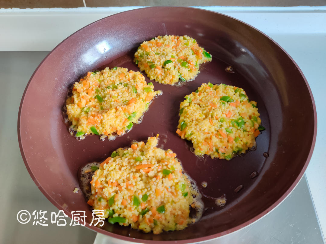 媲美肉菜的小米鸡蛋饼的做法 步骤7