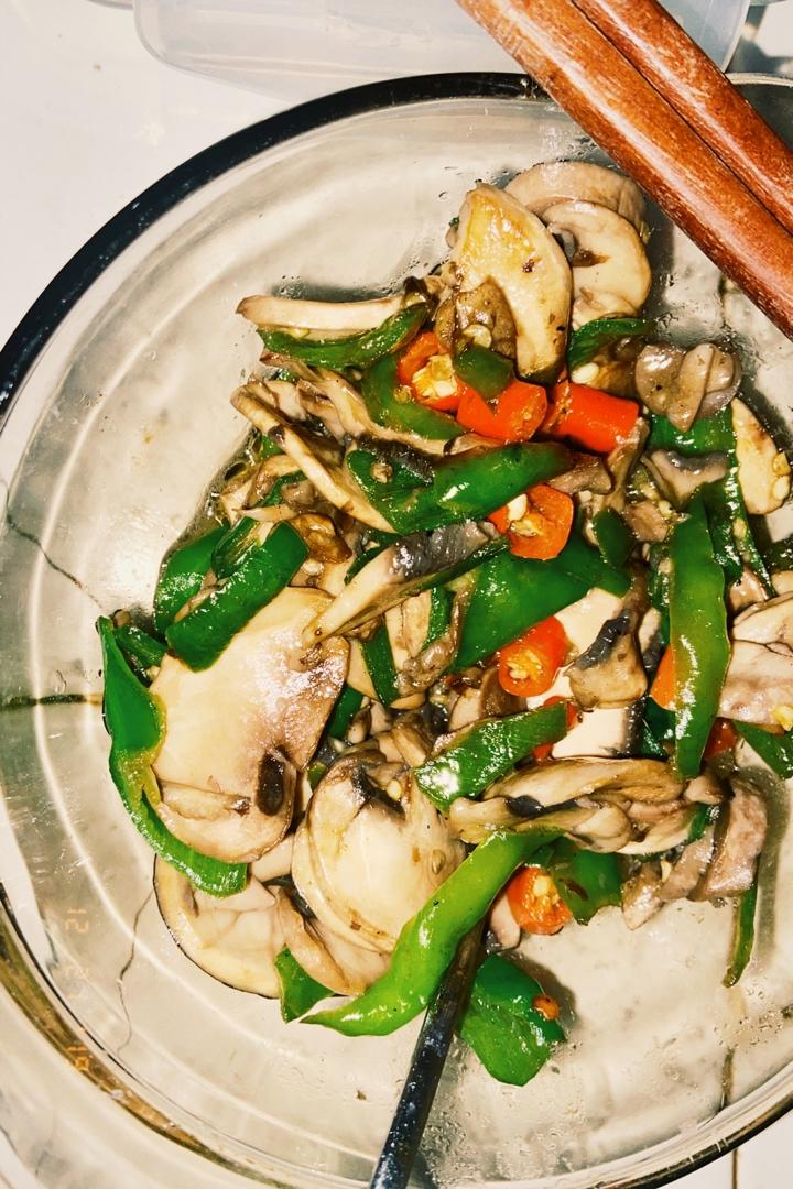 快手白蘑菇炒肉丸片