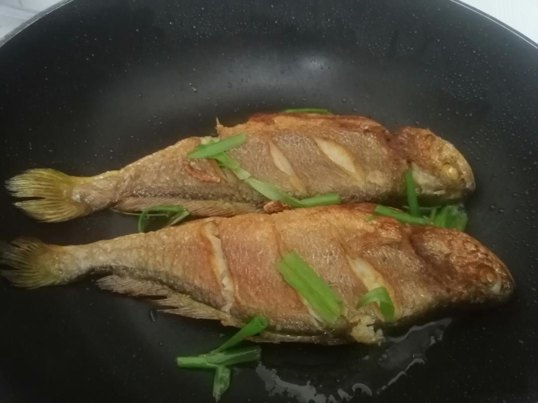 香煎小黄鱼