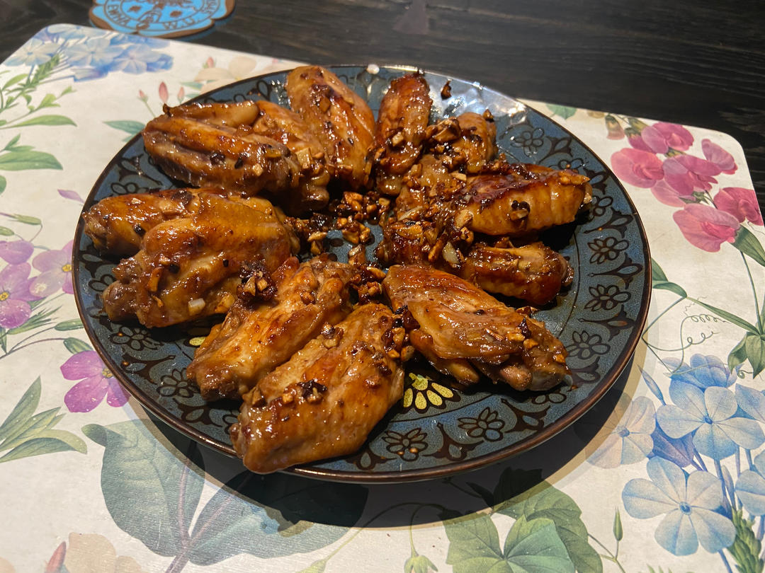 不要再可乐鸡翅了，求求你试试蒜香鸡翅吧，香味捅破天花板！