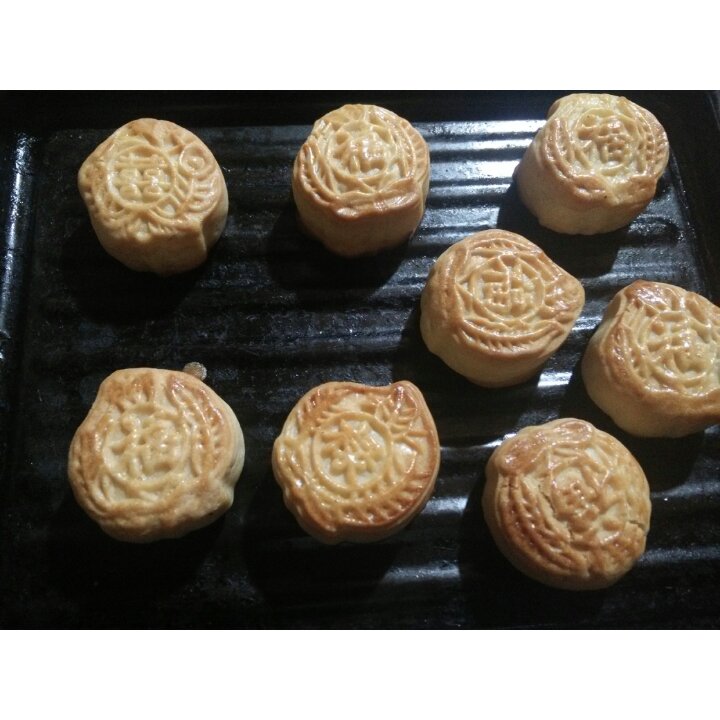 广式莲蓉月饼