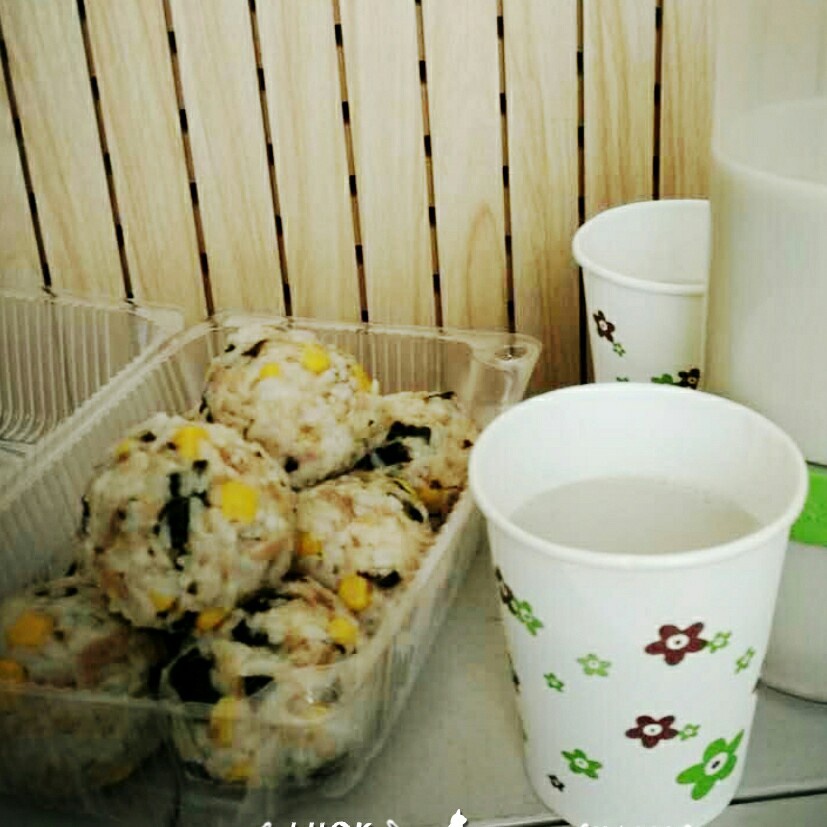 金枪鱼饭团
