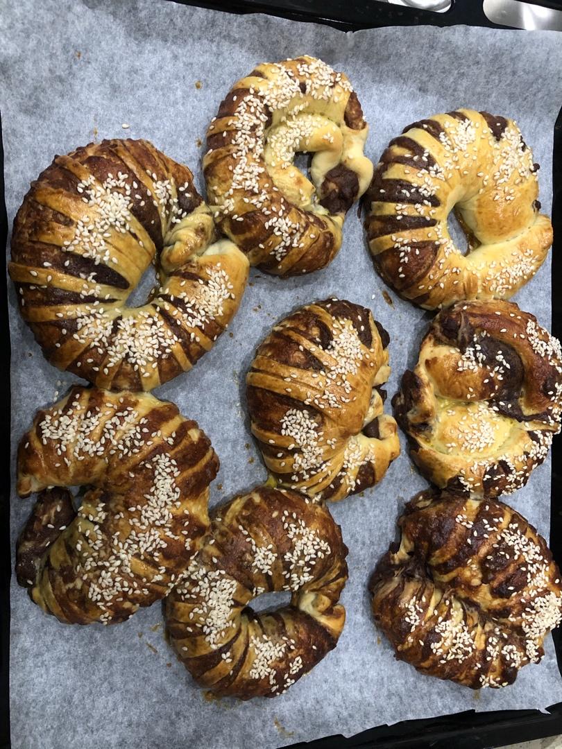 松软可口的红豆沙面包卷