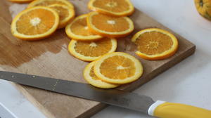 满满“一颗橙子”的香橙蛋糕卷的做法 步骤1