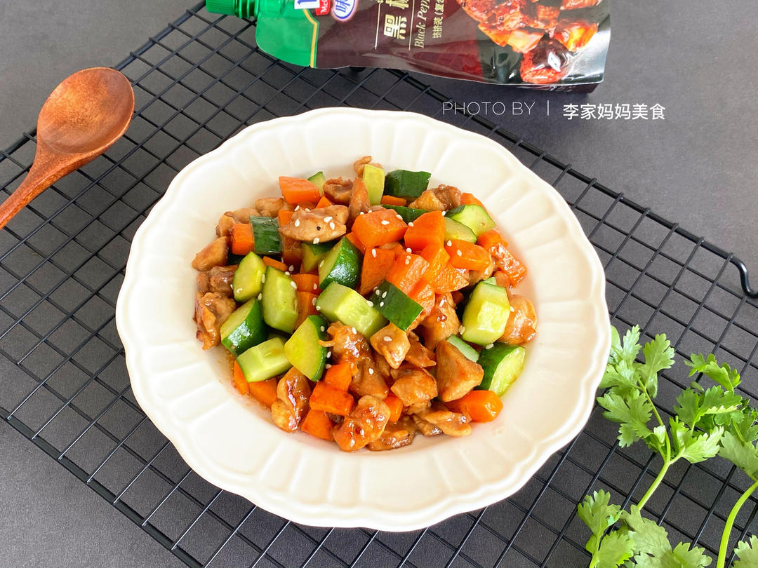 宫爆鸡丁，做法简单，零厨艺