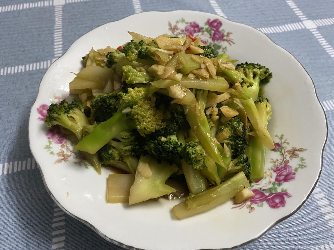 ㊙️夏日减肥必备瘦身菜！低脂低卡的蒜蓉西蓝花