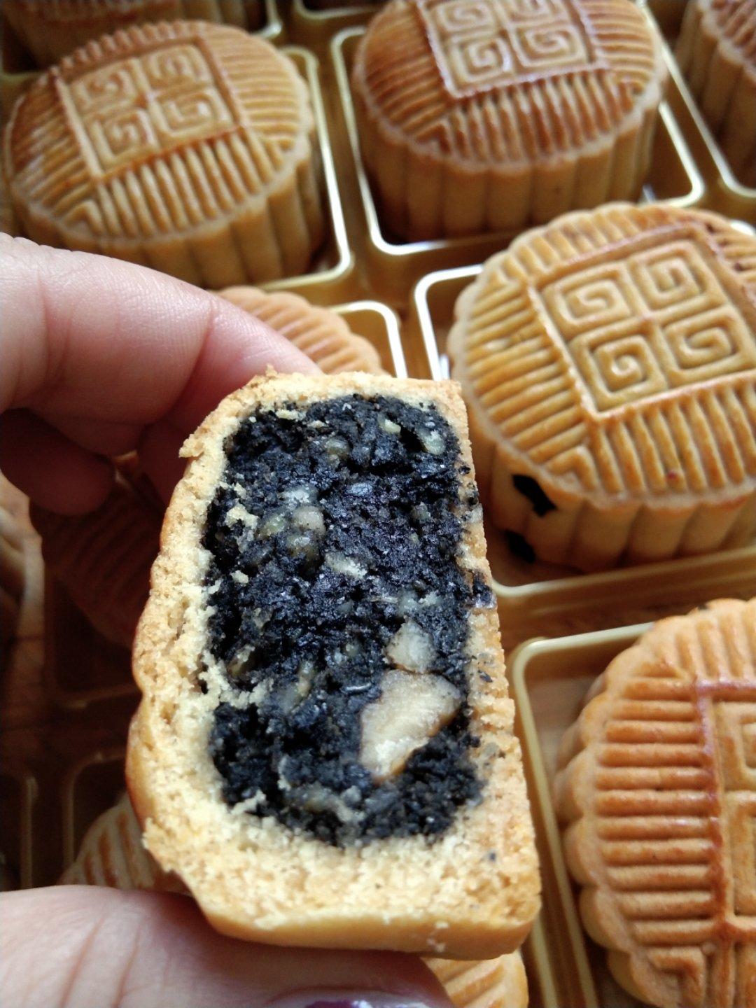 湖蝶做的黑芝麻馅月饼