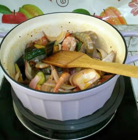 排骨茄子焖面【8月北鼎珐琅铸铁锅食谱】