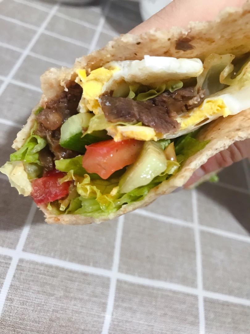 全麦墨西哥鸡肉蔬菜卷饼