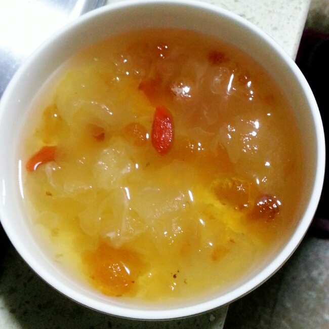 桃胶银耳莲子汤