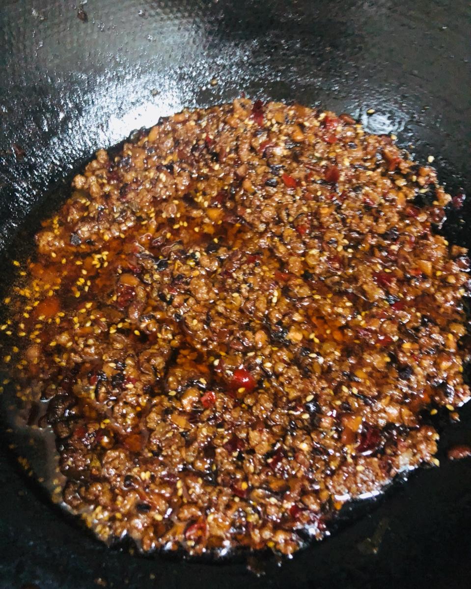 花生香菇肉辣椒酱