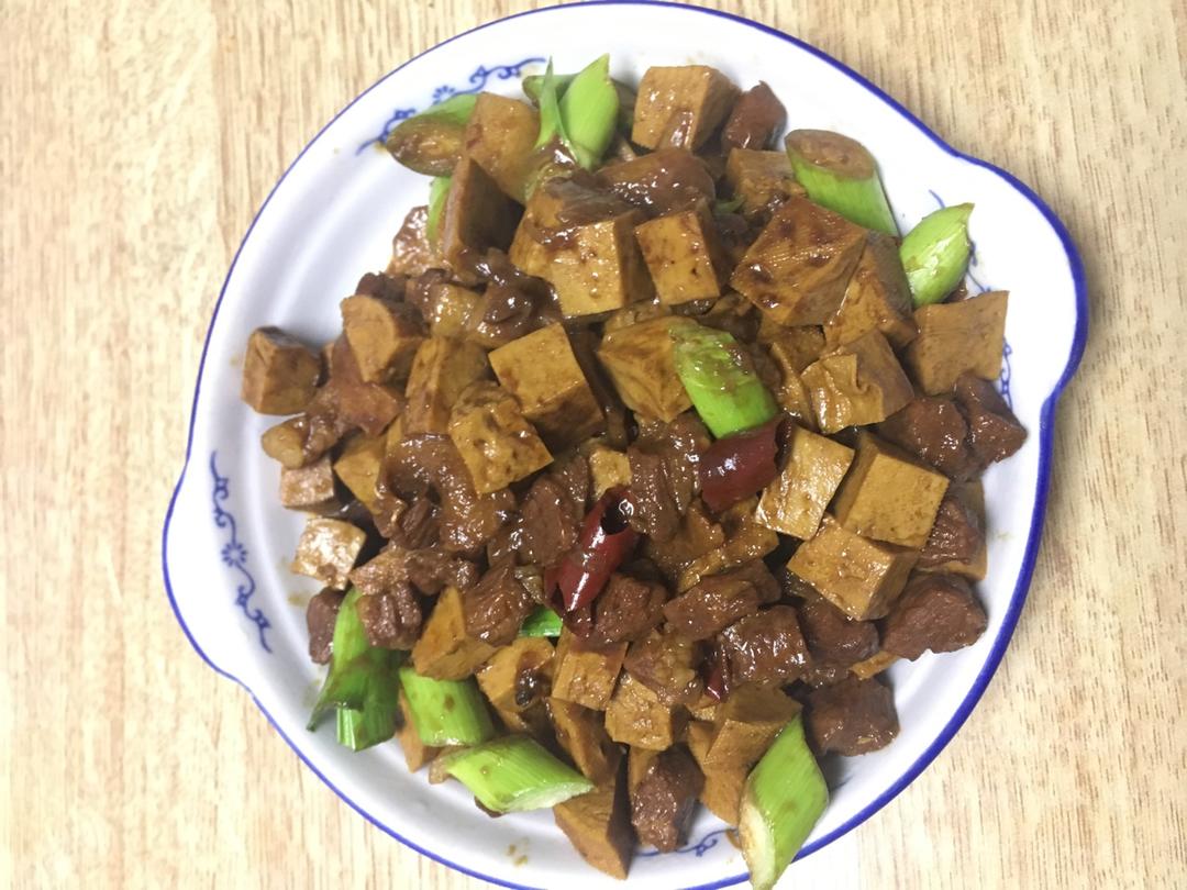 五花肉烧素鸡 Pork Belly with Dry Tofu