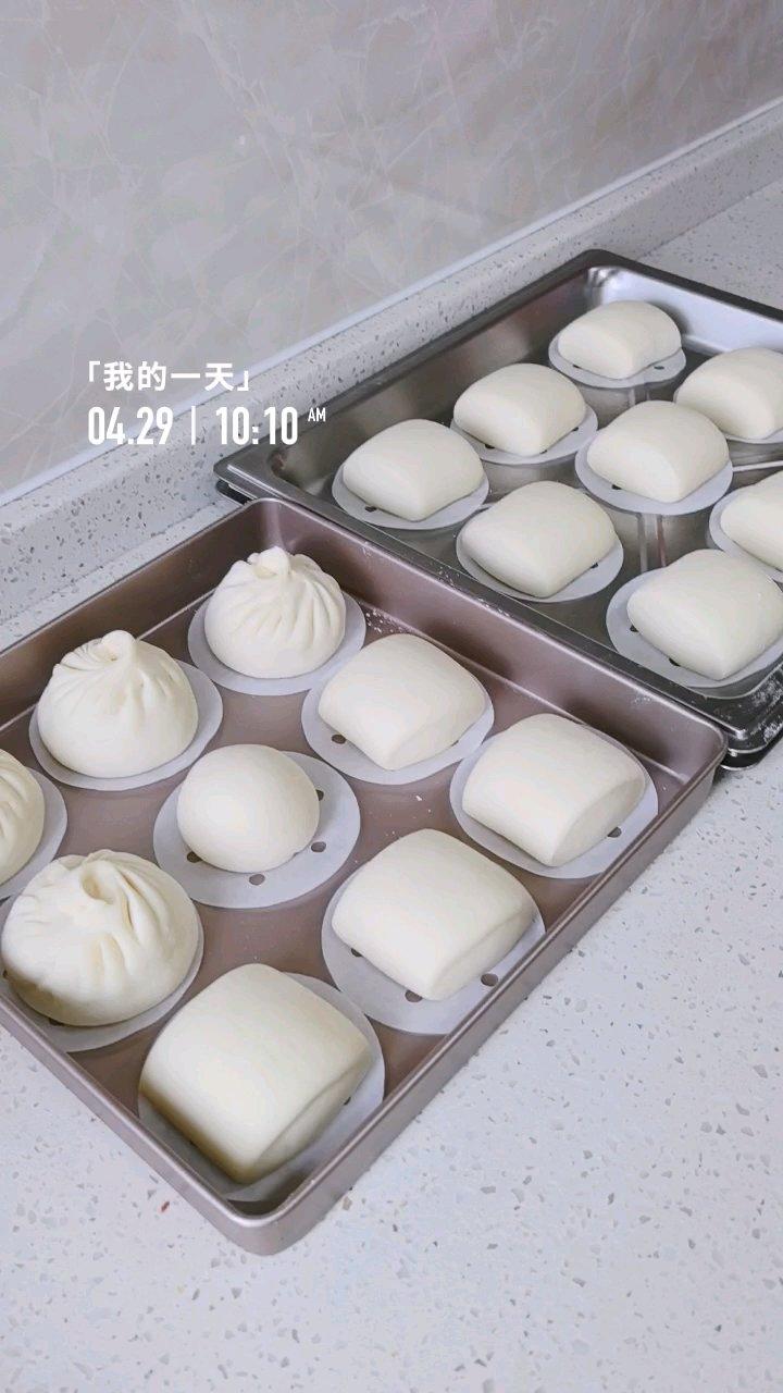 暄软的奶香豆沙包