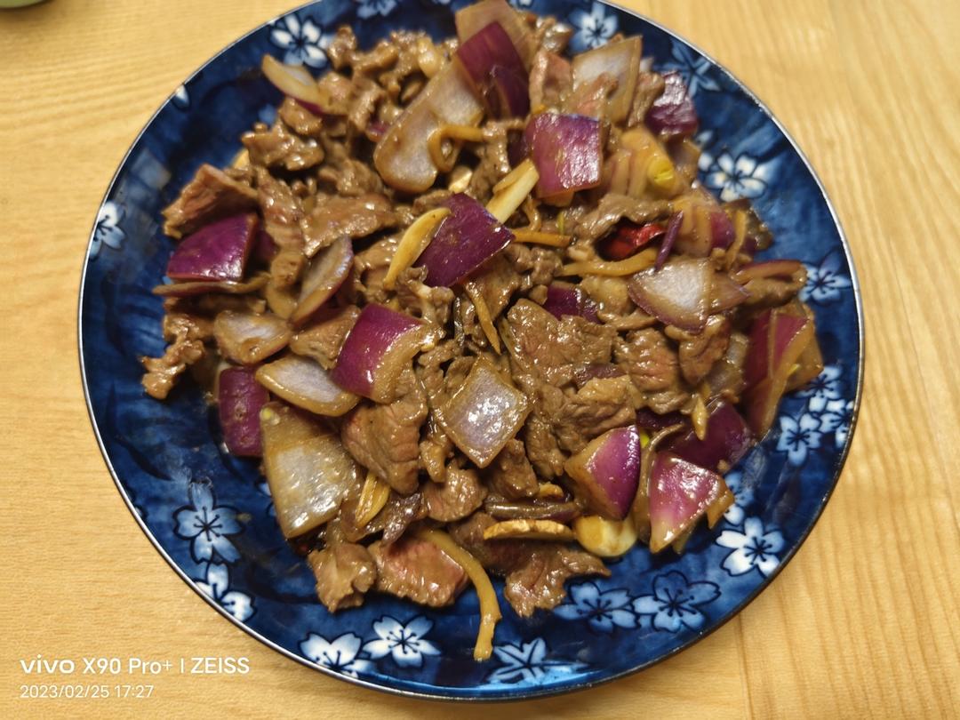 小炒黄牛肉，肉嫩味香！太好吃了简直是米饭杀手！