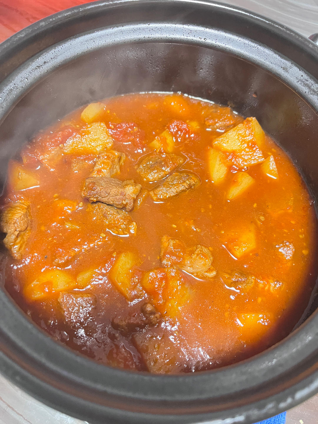 汤浓肉嫩的番茄牛腩，牛腩软烂秘法