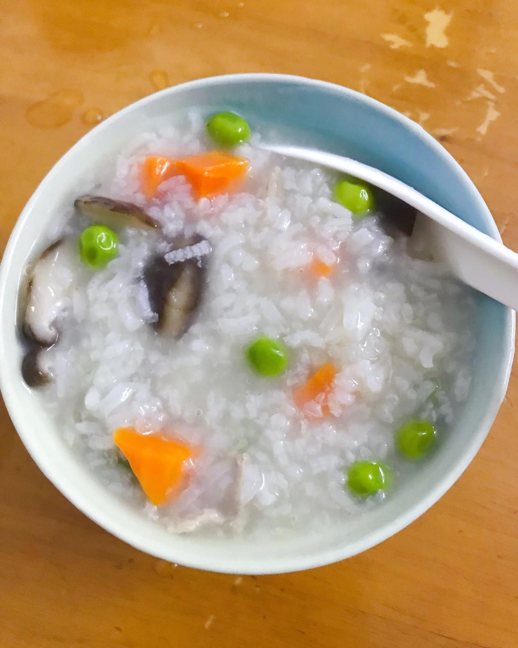 冬季感冒专用蔬菜瘦肉砂锅粥