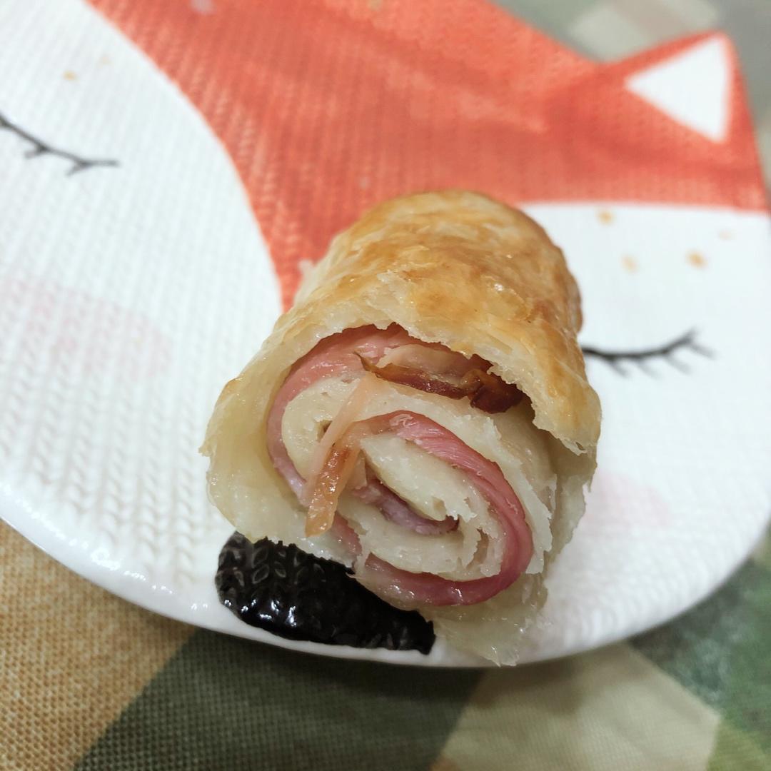 香肠酥皮卷：手抓饼皮还能这样吃，不用和面快速搞定早餐